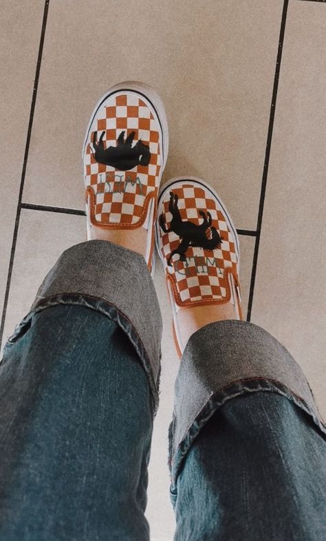 Painted Checkered Vans, Western Painted Vans, Western Vans, Painting Vans, Punchy Fashion, Vans Art, Rodeo Clothes, Sneakers To Buy, Vans Painted