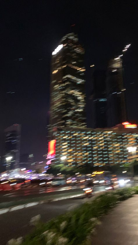 Blurry City Pics, Dark Motion Blur Aesthetic, Blurred City Background, Midnight Pictures Aesthetic, Blurry City Wallpaper, Midnight City Wallpaper, Midnight Street Aesthetic, Blurred Pictures Aesthetic, Soft City Aesthetic