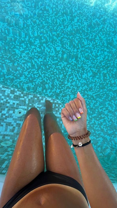 Tenerife Nails, Tanning Photos, Tan Line Pictures, Pool Holiday, Pool Tanning, Spiegel Selfie, Tan Nails, Shotting Photo, Summer Tanning