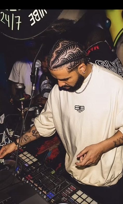 Drake With Braids, Drake Braids, Men Hairstyle Ideas, S Braids, Cornrow Braids Men, Braided Man Bun, Natural Hair Men, Braid Styles For Men, Cornrow Hairstyles For Men