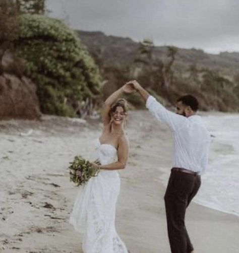 Wedding Pictures Beach, Beach Wedding Pics, Crete Wedding, Beach Photo Session, Dream Beach Wedding, Wedding Picture Poses, Elopement Planning, Wedding Couple Poses Photography, Beach Wedding Photography