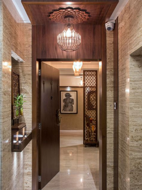 Mumbai based Architect Dipa Desai's home is a life size photo album of her travels and memories. Entrance Lobby Design, Entrance Door Decor, Apartment Entrance, House Main Door, House Main Door Design, Main Entrance Door Design, Lobby Interior Design, Entrance Lobby, Entrance Door Design