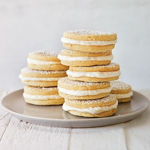 Lemon Cream Biscuits, Lemon Cream Biscuit Recipe, Lemon Cream Cookies Recipe, Lemon Cream Cookies, Homemade Lemon Cookies, Lemon Cookie Sandwich, Lemon Sandwich Cookies, Cookie Filling, Cream Sandwich Cookies