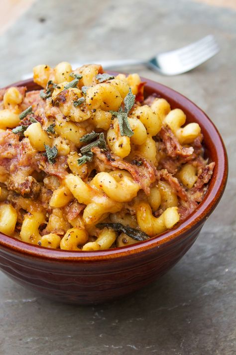 Italian Mac & Cheese | Horses & Heels | comfort food, pasta recipes Salami Recipes, Macaroni Cheese, Ultimate Comfort Food, Low Calorie Recipes, Cheese Recipes, Mac And Cheese, Om Nom, I Love Food, Pasta Dishes