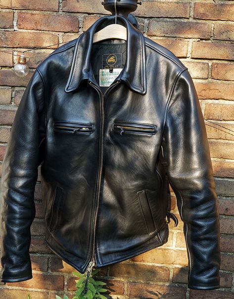 Cafe Racer Jacket Men Outfit, Schott Leather Jacket, Man Leather Jacket, Schott Jacket, Biker Wear, Leather Jacket Men Style, Classy Streetwear, Motorcycle Jackets, Harley Davidson Jacket