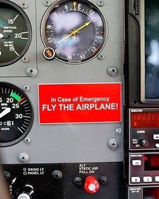 Aeroplane Pilot, Piper Aircraft, Cheap International Flights, Aviation Humor, Fear Of Flying, Military Jets, Airplane Travel, Aircraft Pictures, Flight Deck