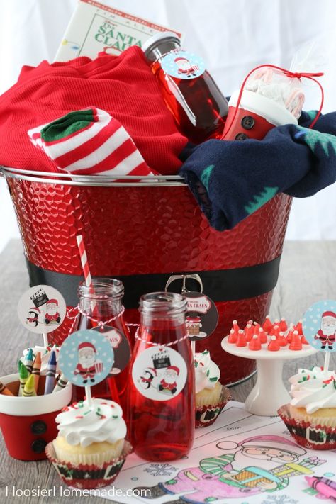 Christmas Movie Night Bucket | This fun Christmas gift idea is easy to put together and fun for the whole family! #christmasgiftidea #christmasgift #santaclaus #movienightthemedgift Christmas Movie Box Ideas, Christmas Movie Bucket Gift Baskets, Christmas Movie Night Basket, Christmas Movie Gift Basket, Movie Night Bucket, Family Movie Night Gift, Movie Basket Gift, Movie Night Basket, Christmas Gift Ideas For Teenage Girl