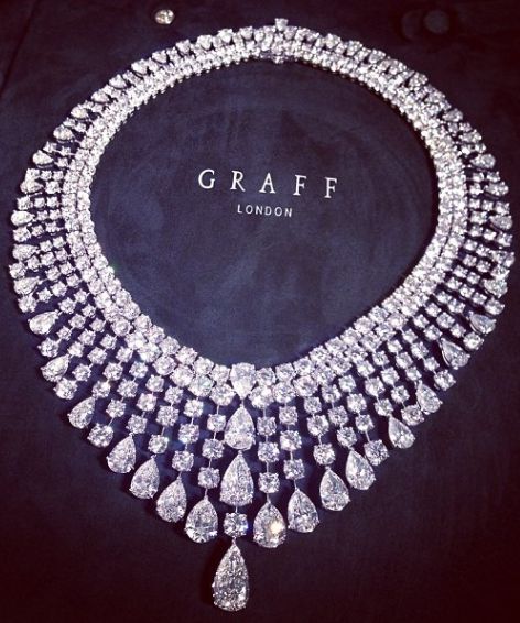 Graff Round & Pearshape Diamond necklace - 378 diamonds, 147.71 carats. Ohhh Graff.... How long I have loved you:) Beautiful Pear Shaped Diamond Necklace, Graff Diamonds, Fabulous Jewelry, Pear Shaped Diamond, Gorgeous Jewelry, Stunning Jewellery, Dream Jewelry, High Jewelry, Bling Bling