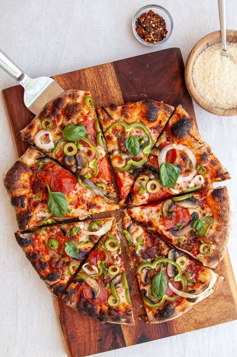 Make a Classic Supreme Pizza at Home Supreme Flatbread Pizza, Chicken Supreme Pizza, Supreme Pizza Recipes, October Sleepover, Supreme Pizza Recipe, Pizza Supreme, Healthy Food Packaging, Home Pizza, Chicken Supreme