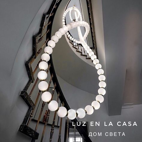 94 Likes, 1 Comments - 🔅Дом света (@luzenlacasa) on Instagram Cute Room Lights, Pearl Lighting, Necklace Chandelier, Modern Light Fittings, Staircase Living Room, Modern Luxury Lighting, Stunning Chandelier, Living Room Foyer, Pearl Chandelier