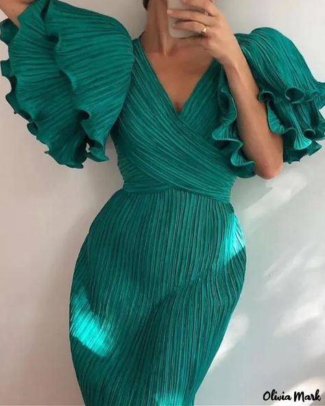 Ruffled Sleeve Dress, Sleeves Clothing, Hot Dress, Olivia Mark, Bell Sleeve, Modest Fashion, Classy Outfits, Green Dress, Crossover