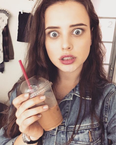 KATHERINE LANGFORD (@katherinelangford) • Instagram photos and videos Hannah Baker, Katherine Langford, Thirteen Reasons Why, 13 Reasons, Charlotte Casiraghi, Amber Heard, Elle Fanning, Serie Tv, A Woman