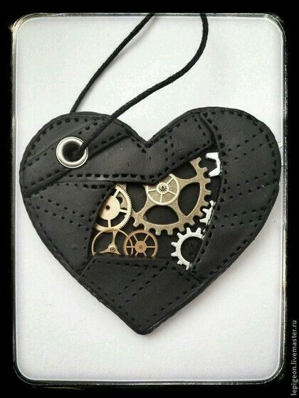 Polymer Clay Steampunk, Steampunk Heart, Fimo Polymer Clay, Polymer Clay Diy, Polymer Jewelry, Polymer Clay Necklace, Polymer Clay Pendant, Fimo Clay, Clay Design