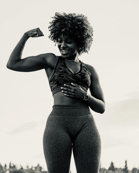 Issa fit gurl summer 🤪 Throwback to this shoot w/ @jaydigital.us never got the chance to post them🫶🏽 #fitnessmodel Black Woman With Muscles, Black Woman Working Out, Black Fitness Inspiration, Athletic Build Women, Health Widget, Size 6 Body Image, Workout Aesthetic Black Women, Gym Black Women, Black Girls Workout