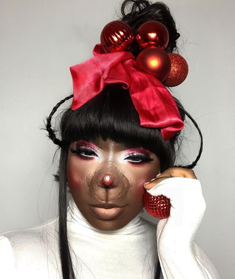 Naezrah A. 🧚🏾‍♀️ on Instagram: “🎁🎄👶🏾ESME WHO👶🏾🎄🎁 The first and only black who child of whoville at the moment . She’s strong , creative and smart. She’s also Cindy Lou…” Whoville Costumes, Cindy Lou Who Hair, Cindy Lou Who Costume, Whoville Hair, Christmas Makeup Look, Cindy Lou Who, Face Art Makeup, Natural Afro Hairstyles, Cindy Lou