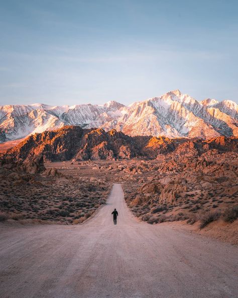 derek liang | california on Instagram: “// alabama hills — it was a long day yesterday, from waking up shortly after midnight to drive out to lone pine to catch the sunrise. it…” Lone Pine California, Eastern Sierras, Alabama Hills, Road Pictures, California Travel Guide, Chilly Morning, Lone Pine, Places In Europe, Global Travel