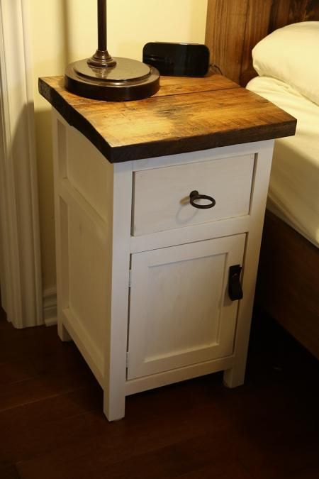 Bedside Tables Diy, Unusual Bedside Tables, Diy Bedside, Farmhouse Bedroom Furniture, Diy Nightstand, White Bedside Table, Diy Furniture Bedroom, Diy Dresser, Bedroom Bedside Table