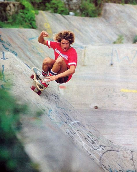 Mad Dog (2) Tony Alva, Skate Photography, Skateboard Photos, Skate Vibes, Skateboard Pictures, Old School Skateboards, Skate Photos, Skate And Destroy, Skateboard Photography