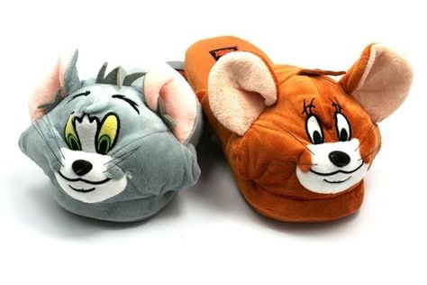 Tom and Jerry Plush Slippers - Neatorama Character Slippers, Cartoon Slippers, Slippers Cartoon, Funny Slippers, Tom Et Jerry, Fun Slippers, Funny Shoes, Fluffy Shoes, Oompa Loompa