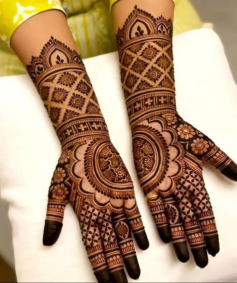 henna henna designs henna tattoo henna tattoos henna design henna tattoo designs hennas henna hand henna tattoo design Traditional Mehndi Designs, Front Mehndi Design, Circle Mehndi, Mehndi Designs Bridal Hands, Mehndi Designs For Kids, Very Simple Mehndi Designs, Stylish Mehndi, Full Mehndi Designs, Engagement Mehndi Designs