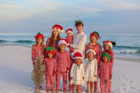 Christmas Beach Pictures, Beach Christmas Card Photo, Beach Christmas Pictures, Christmas Beach Photos, Christmas Pajama Pictures, Large Family Pictures, Large Family Photography, Beach Christmas Card, Christmas Poses