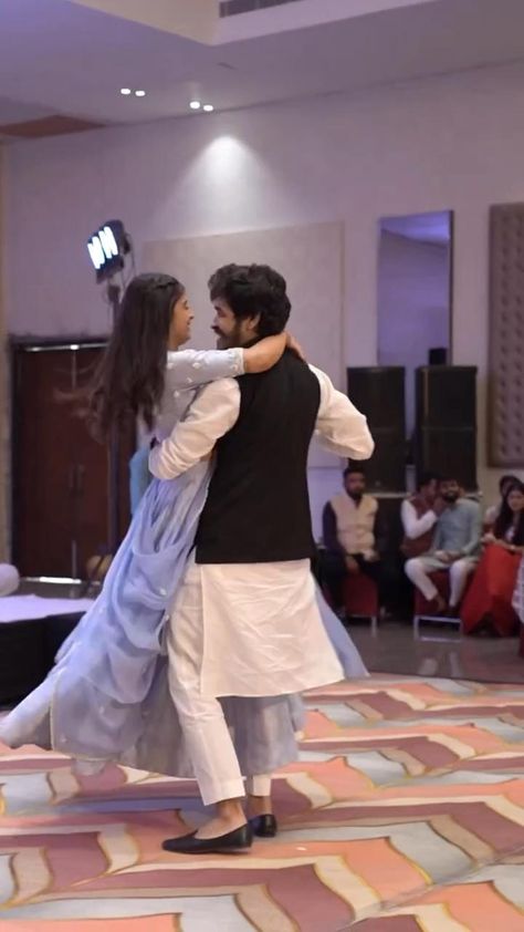 Couple Dance Songs, Contemporary Dance Videos, Simple Dance, Wedding Dance Songs, Wedding Dance Video, Dance Basics, New Dance Video, Cartoon Pictures, Dance Like This