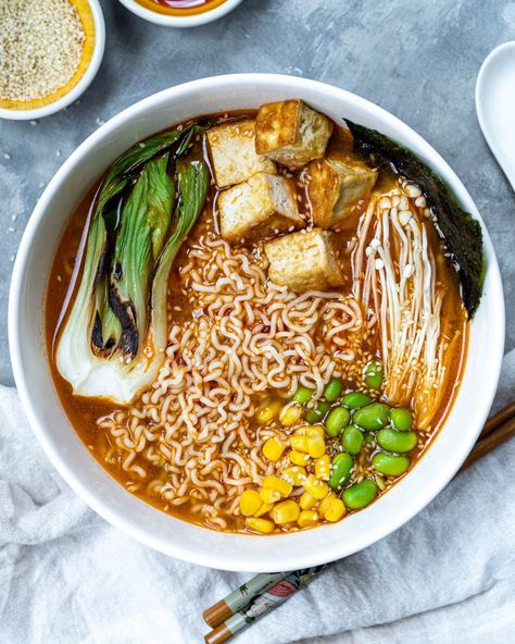 Tahini Ramen, Spicy Miso Ramen Recipe, Pb Recipes, Vegan Asian Food, Miso Tahini, Homemade Peanut Sauce, Peanut Curry, Low Calorie Vegan, Miso Ramen