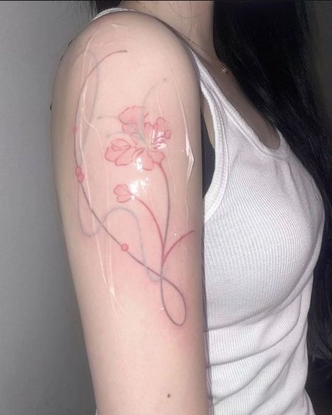 Pretty Back Tattoos, Winter Headphones, Hello Kitty Cinnamon Roll, Korean Tattoo Ideas, Aesthetic Vivienne Westwood, Aesthetic Book Quotes, Pastel Tattoo, Gilmore Girls Fall, Pink Tattoo