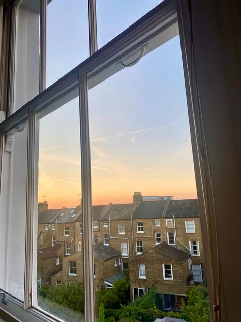 London north london sunrise september morning cold sky London Morning Aesthetic, London Suburbs Aesthetic, Romantasizing Life, London Early Morning, London In September, London View From Window, London Morning, London Sunrise, England Street