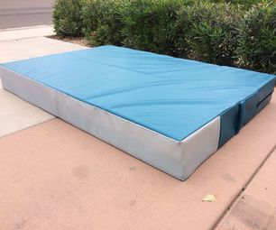 Crash Pad Diy Gymnastics Equipment, Crash Mat, Gymnastics Beam, Gymnastics Room, Gymnastics Equipment, Diy Gym, Rock Climbing Gear, Gymnastics Mats, Rock Climbing Wall