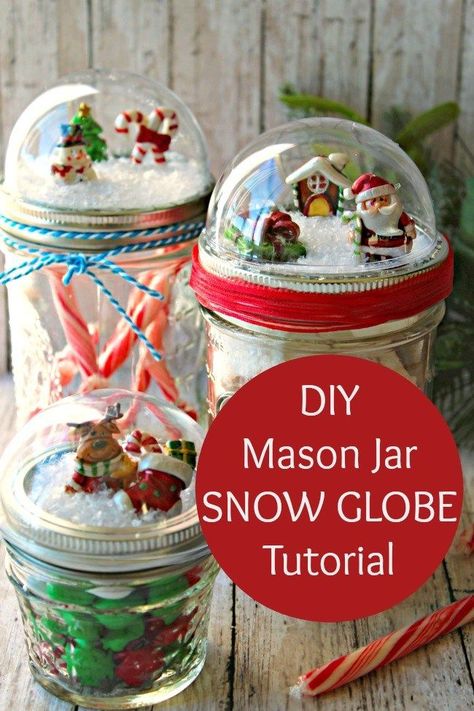 DIY mason jar snow globe craft tutorial Jar Snow Globes, Snow Diy, Jar Toppers, Mason Jar Christmas Crafts, Christmas Mason Jars Diy, Jul Diy, Mason Jar Christmas Gifts, Snow Globe Crafts, Jars Snow