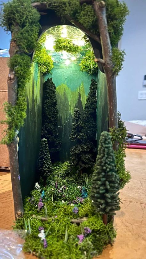 Diy Booknooks, Twilight Meadow, Diy Jellyfish Decoration, Forest Room Decor, Bookshelf Inserts, Nook Bookshelf, Forest Book, Bookshelf Art, Nature Projects