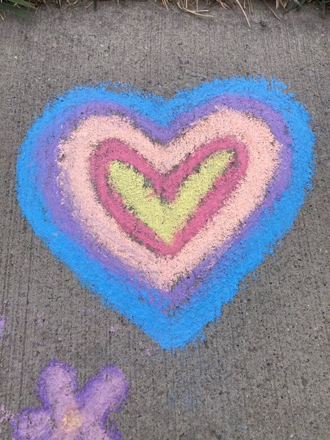 Chalk Art Simple, Simple Chalk Art Sidewalk, Simple Chalk Art, Fun Chalk Art, Chalk Ideas, Sidewalk Chalk Art, Painted Hearts, Chalk Drawings, Sidewalk Chalk