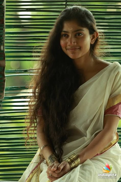 Sai Pallavi Hd Images, Sai Pallavi, Kerala Saree, Actors Images, Actress Pics, Cute Love Couple Images, Actor Photo, Movie Photo, Cute Actors