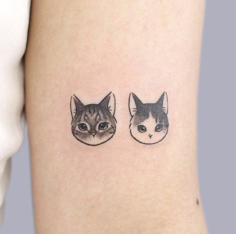 Brown Cat Tattoo, Angry Cat Tattoo, Siamese Tattoo, Siamese Cat Tattoo, Fernanda Core, Siamese Cat Tattoos, Kpop Tattoos, Bts Tattoos, Cat Tat