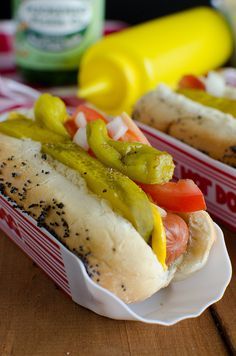 Chicago-style Hot Dog Chicago Style Hot Dog, Chicago Hot Dog, Gourmet Hot Dogs, Hot Dog Toppings, Hot Dog Chili, Burger Dogs, Hot Dog Recipes, Chicago Food, Chicago Style