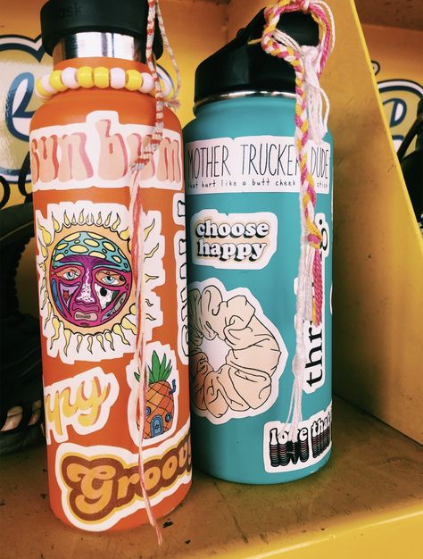 Hydroflask With Stickers Aesthetic, Water Bottle Stickers Hydro Flask, Hydro Flask Stickers Ideas, Preppy Bottle, Aesthetic Hydro Flask, Hydro Flask Aesthetic, Stickers On Water Bottles, Preppy Water Bottle, Vsco Hydro Flask