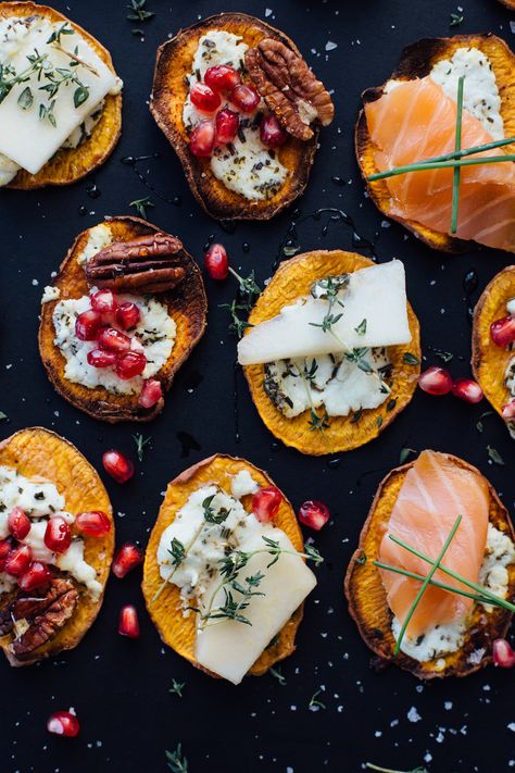 You Won’t Even Miss the Bread with These Sweet Potato Crostini Savory Canapes, Sweet Potato Crostini, Crostini Appetizers, Paleo Appetizers, Low Carb Holiday, Think Food, Holiday Appetizers, Paleo Dessert, Sweet Potato Recipes