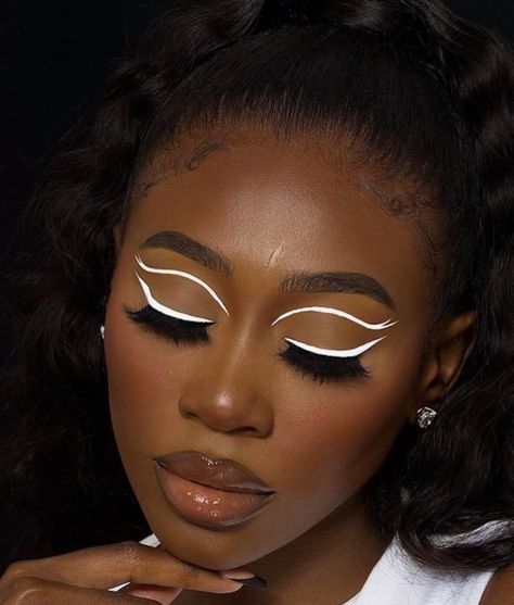 White Eyeliner Makeup, Black Makeup Artist, Bombshell Makeup, Black And White Makeup, Graphic Eyeliner, White Makeup, White Eyeliner, Black Makeup, Eyeliner Looks