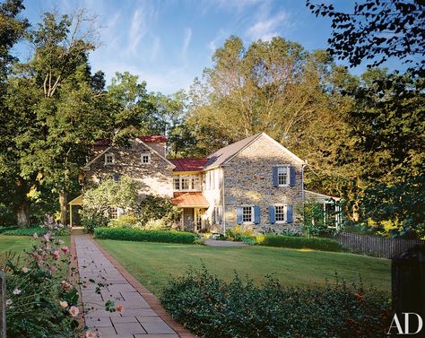 Designer Penny Drue Baird Renovates a Pennsylvania Farmhouse Renovated Farmhouse, Colonial Farmhouse, Stone Farmhouse, Colonial Exterior, English Decor, Farmhouse Remodel, Farmhouse Master, Traditional Exterior, Farmhouse Exterior