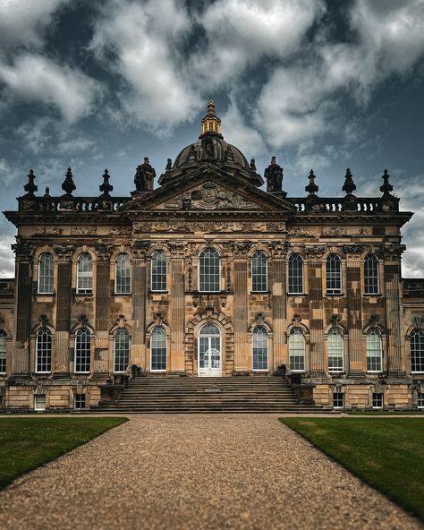 @castle_howard is a grand stately home in North Yorkshire, England, known for its stunning Baroque architecture and expansive gardens. Built in the late 17th and early 18th centuries, it remains a private residence and is a popular tourist attraction, often used as a filming location. - #historicpreservation #georgianarchitecture #georgianhouse #igersyorkshire #classicalarchitecture #england #historicbuildings #historicbuilding #castlehoward #britishhouse #englishstyle #englisharchitecture ... English Stately Home, 18th Century Buildings, 18th Century Mansion, Fortified Manor House, French Chateau Exterior 18th Century, 18th Century French Chateau, English Estate, Manor House Hotel Castle Combe, British House