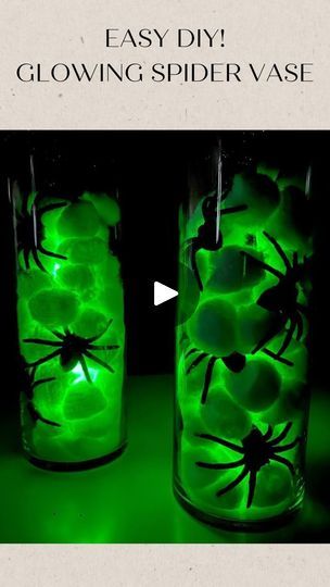 Creepy Halloween Diy, Glow Mason Jars, Halloween Party Centerpieces, Glow Stick Jars, October Pumpkins, Halloween Vase, Fall Ghost, Halloween Jars, Halloween Mason Jars