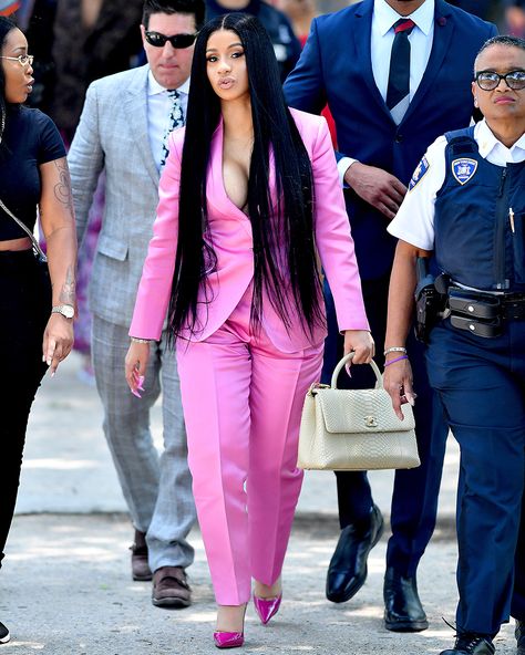 Cardi B Picture, Pictures Of Cardi B, Court Outfit, Cardi B Pics, Cardi B Photos, Rae Sremmurd, Kevin Gates, Queens New York, Pink Suit