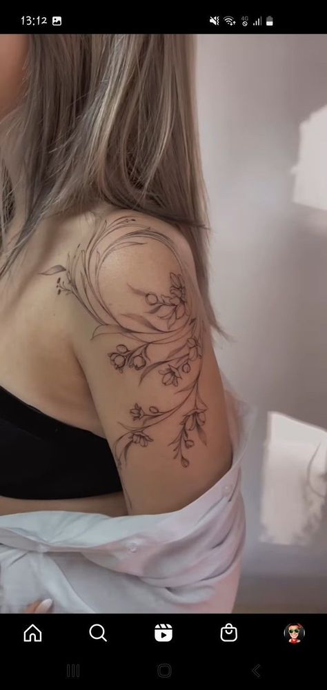 Fine Line Vine Shoulder Tattoo, Different Tattoo Flowers, Feminine Back Shoulder Tattoos, Womens Shoulder Cap Tattoo, Elegant Shoulder Tattoo, Whimsical Shoulder Tattoo, Vine Shoulder Tattoos For Women, Vine Tattoos For Women Shoulder, Tattoo Collar Bone Women