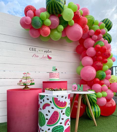 One In A Melon Balloon Arch, One In A Melon First Birthday Backdrop, Watermelon Balloon Arch, Watermelon Balloon Garland, Watermelon Baby Shower Ideas, Watermelon Backdrop, Watermelon Birthday Party Theme, Watermelon Party Decorations, Baby Shower Watermelon