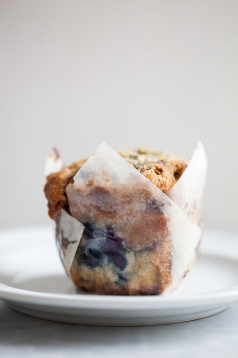 Blueberry Muffins | ZoëBakes | eat dessert first Zoe Francois, Zoe Bakes, Blueberry Muffin Topping, Blueberry Muffins Recipe, Muffin Papers, Muffin Recipes Blueberry, Blueberry Muffin, Blueberry Muffins, Eat Dessert First