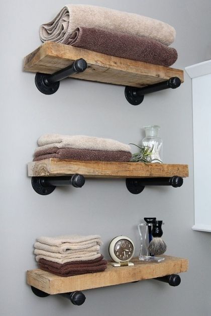 DIY industrial regal design style selber machen badezimmer halterungen holzbretter dekoration Regal Industrial, Diy Pipe Shelves, Industrial Pipe Shelves, Diy Pipe, Farmhouse Shelves, Regal Design, Pipe Shelves, Floating Shelves Diy, Industrial Shelving