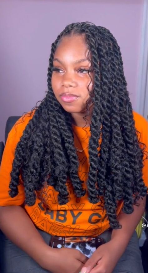 Chloe Bailey Locs Styles, Short Cuban Twist, Hair Styles To Draw, Large Twist Braids Black Women, Cute 2 Braids Hairstyles, Marley Twist Hairstyles Long, Short Jumbo Twists, Braids Hairstyles Short Hair, Braids Hairstyles Short