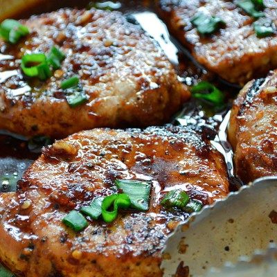 Korean-Style Pork Chops Korean Pork Chops, Korean Pork, Glazed Pork Chops, Pork Chop, Pork Chop Recipes, Idee Pasto Sano, Pork Dishes, Asian Dishes, Meat Dishes