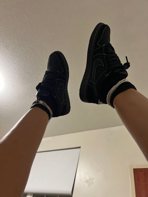 Black Shoes Outfit, Black Nike Shoes, Pretty Sneakers, Crocs Fashion, Trendy Shoes Sneakers, Cinderella Shoes, Jordan Shoes Girls, Shoe Wishlist, Pretty Shoes Sneakers